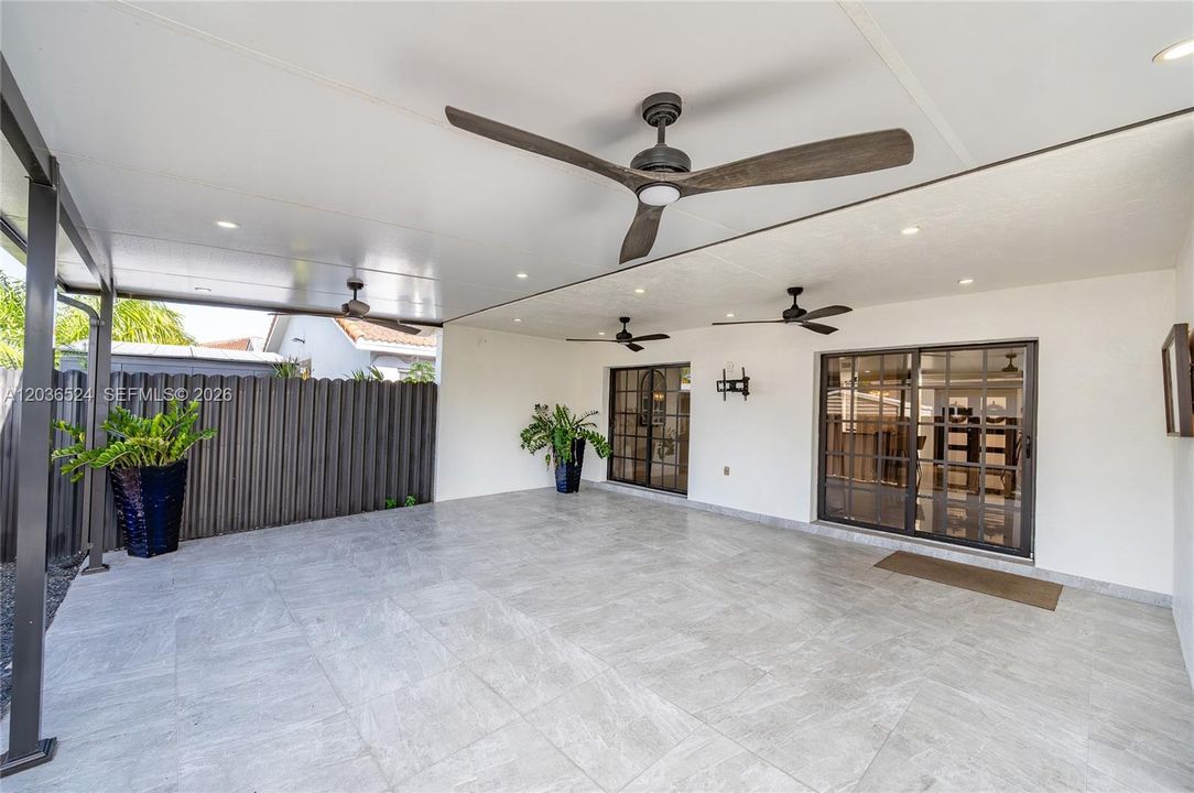 En Venta: $775,000 (3 camas, 2 baños, 1676 Pies cuadrados)