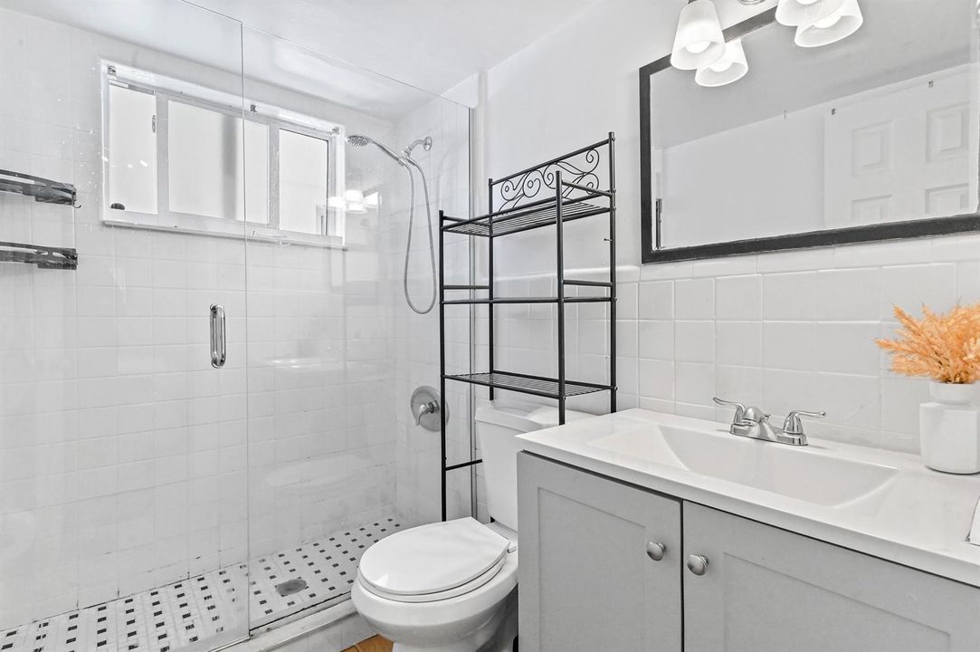 21 Bathroom 01