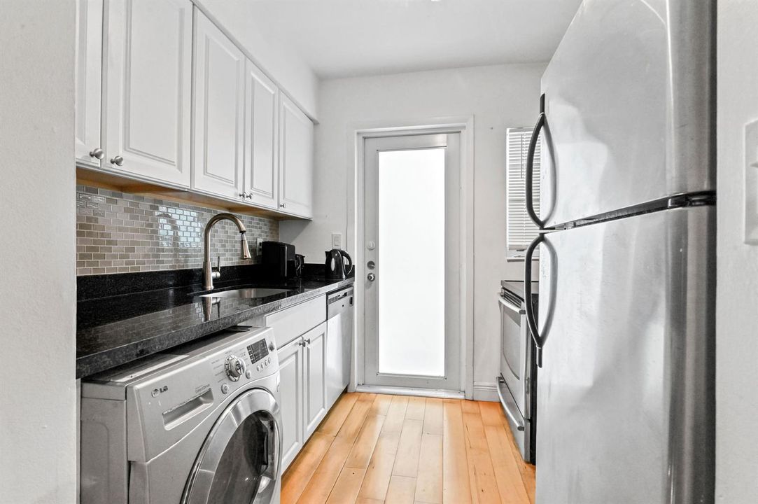 15 Kitchen laundry 01