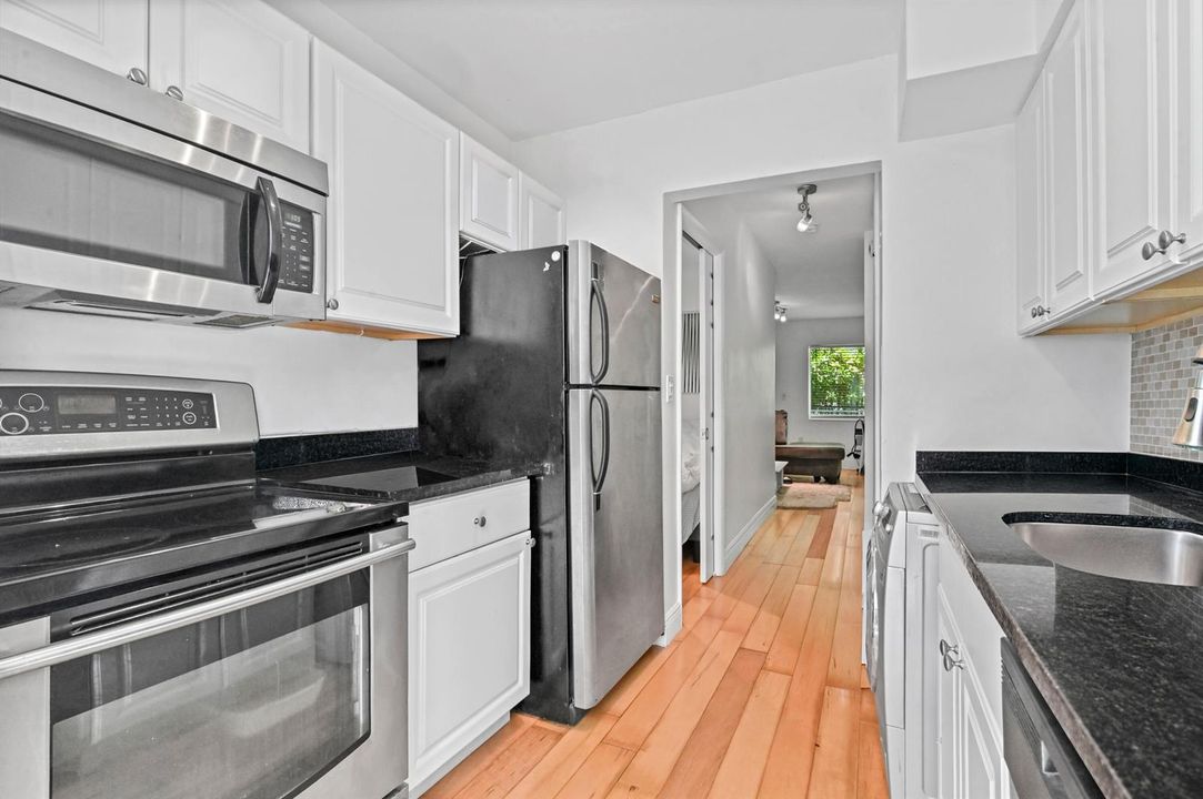 16 Kitchen 02