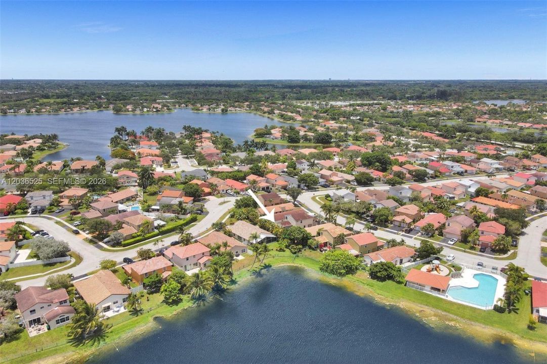 出租: $4,000 (3 贝兹, 3 浴室, 1568 平方英尺)