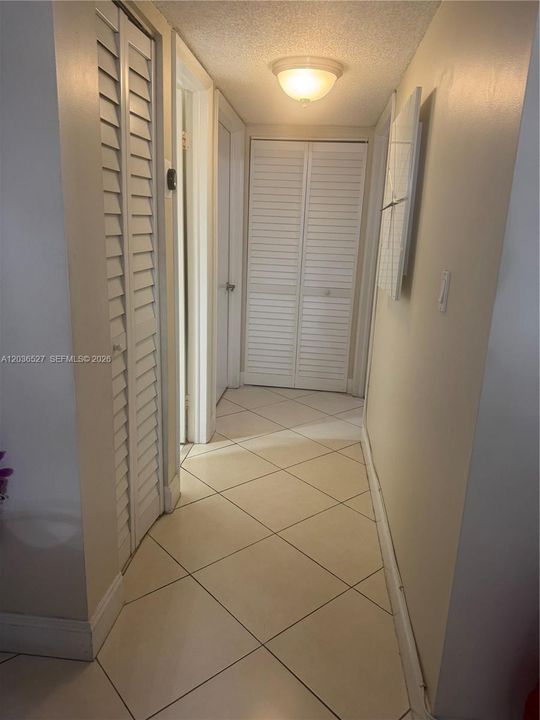 For Sale: $289,000 (2 beds, 2 baths, 1030 Square Feet)