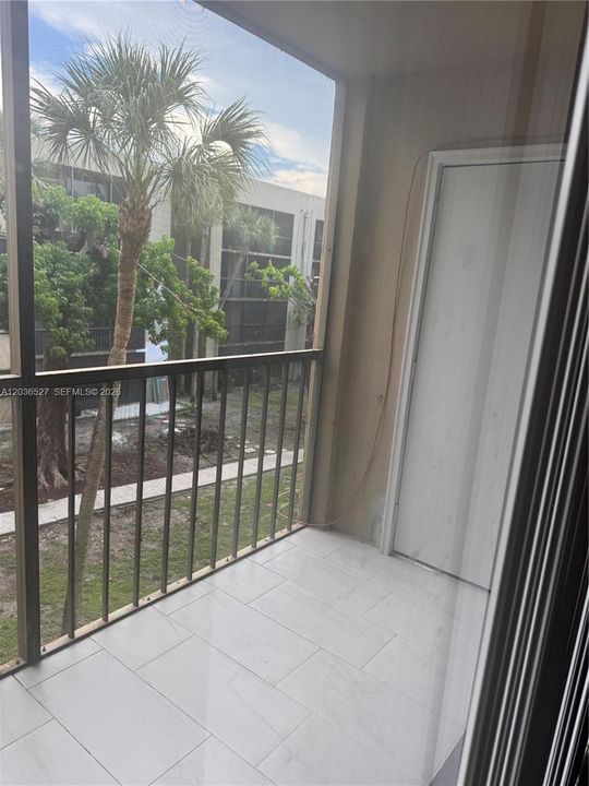 For Sale: $289,000 (2 beds, 2 baths, 1030 Square Feet)