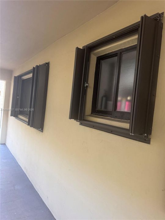 For Sale: $289,000 (2 beds, 2 baths, 1030 Square Feet)