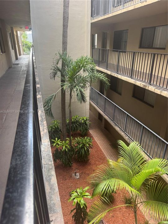 For Sale: $289,000 (2 beds, 2 baths, 1030 Square Feet)