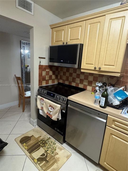 For Sale: $289,000 (2 beds, 2 baths, 1030 Square Feet)