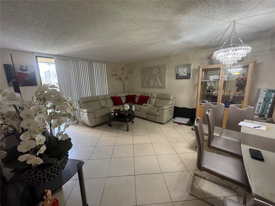 For Sale: $289,000 (2 beds, 2 baths, 1030 Square Feet)