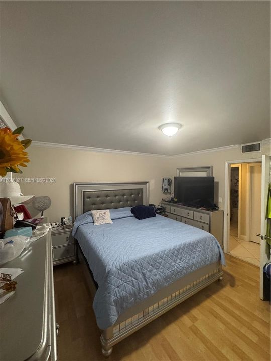 For Sale: $289,000 (2 beds, 2 baths, 1030 Square Feet)