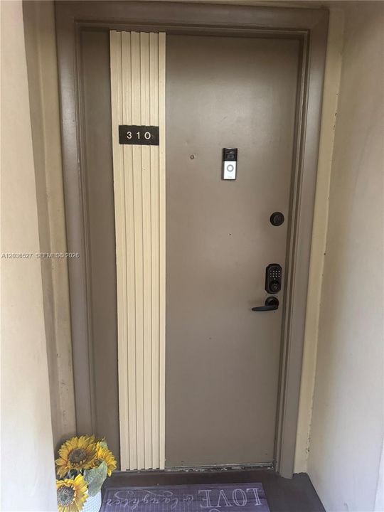 For Sale: $289,000 (2 beds, 2 baths, 1030 Square Feet)