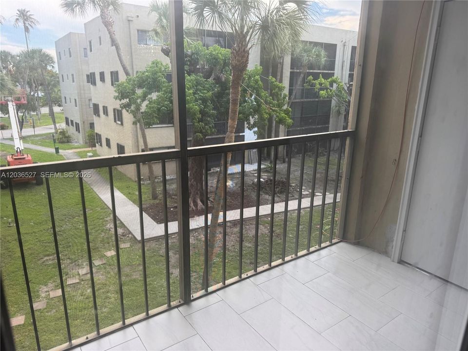 For Sale: $289,000 (2 beds, 2 baths, 1030 Square Feet)