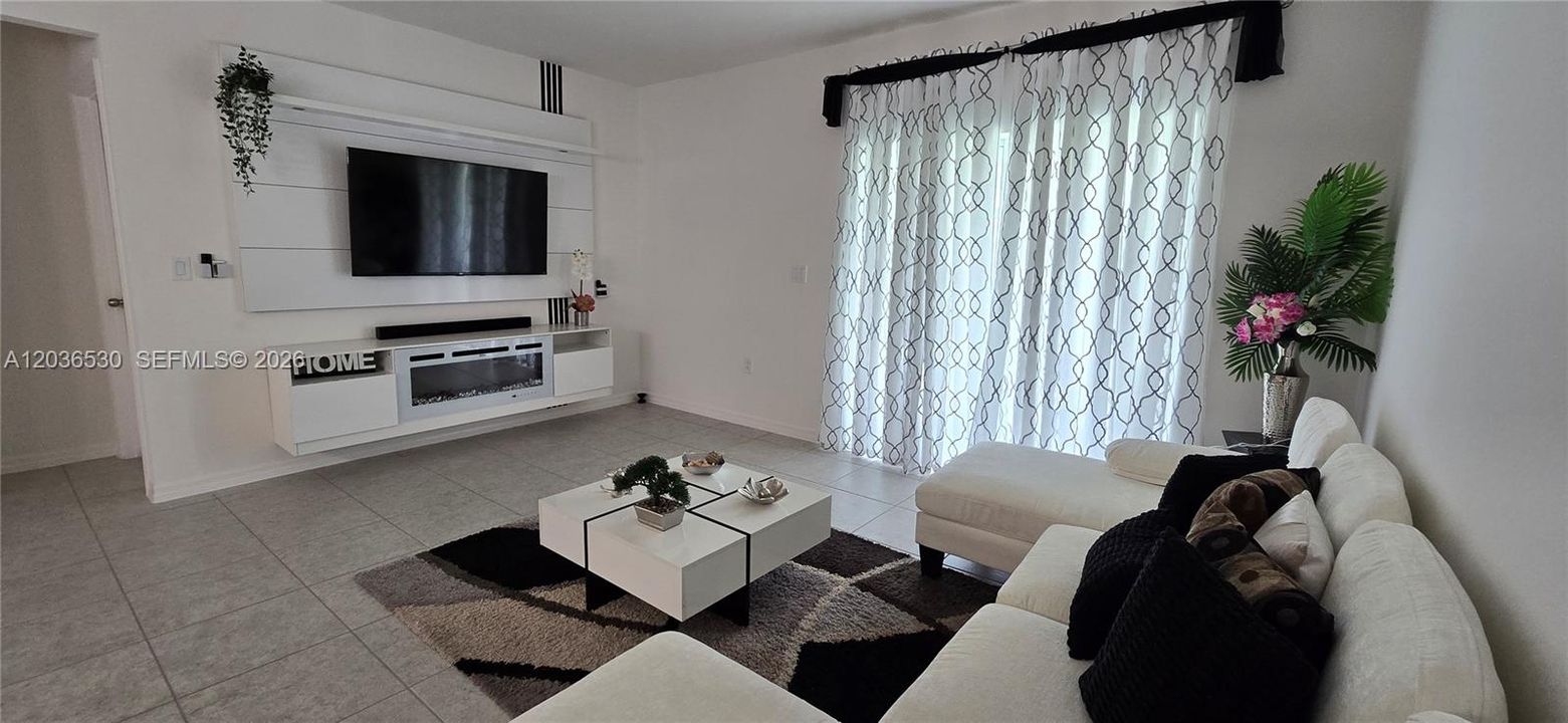 На продажу: $327,900 (3 спален, 2 ванн, 0 Квадратных фут)