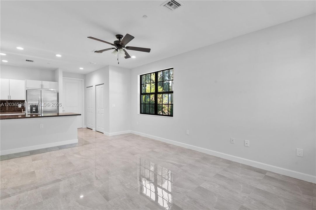 For Rent: $2,400 (2 beds, 2 baths, 1100 Square Feet)