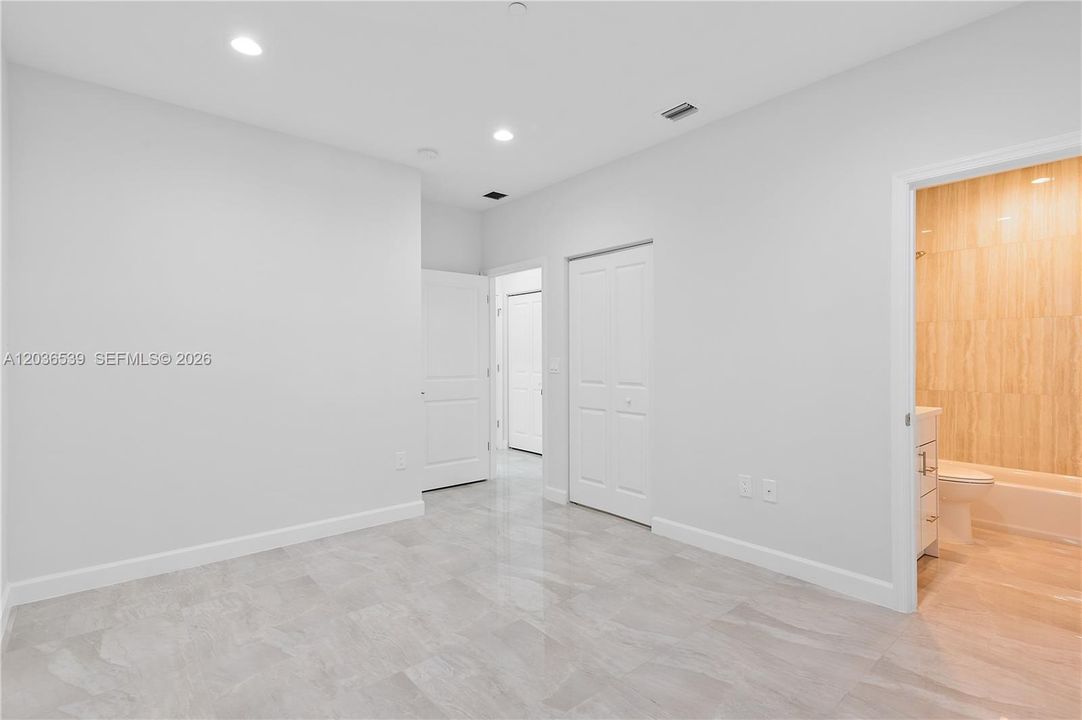 For Rent: $2,400 (2 beds, 2 baths, 1100 Square Feet)