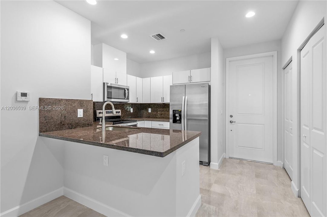 For Rent: $2,400 (2 beds, 2 baths, 1100 Square Feet)