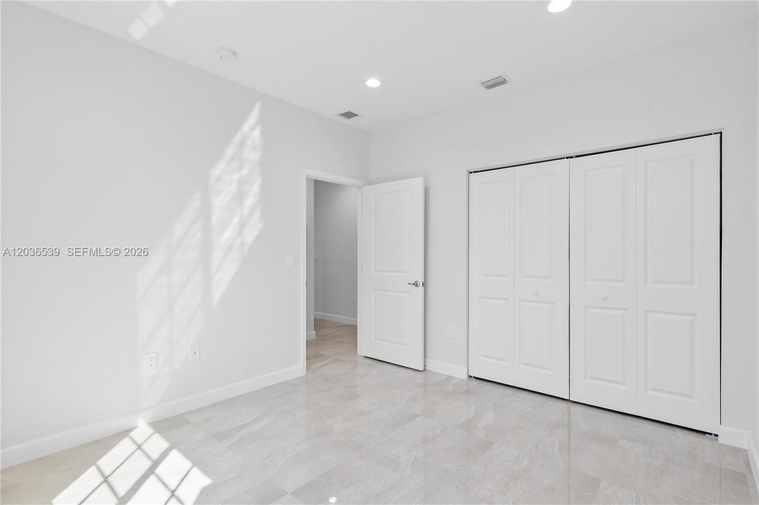 For Rent: $2,400 (2 beds, 2 baths, 1100 Square Feet)