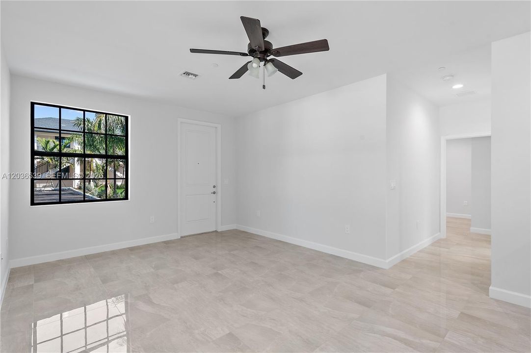 For Rent: $2,400 (2 beds, 2 baths, 1100 Square Feet)