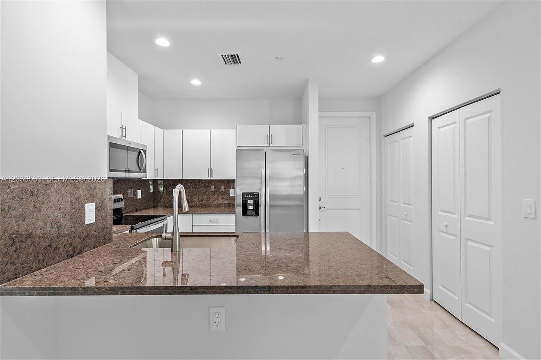 For Rent: $2,400 (2 beds, 2 baths, 1100 Square Feet)