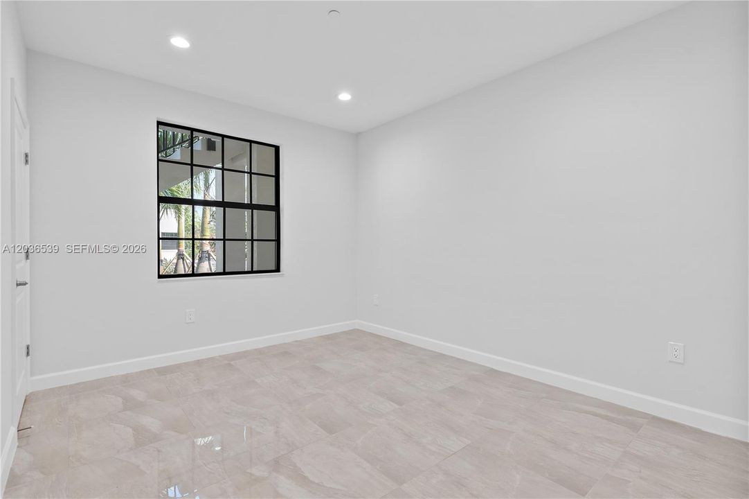 For Rent: $2,400 (2 beds, 2 baths, 1100 Square Feet)