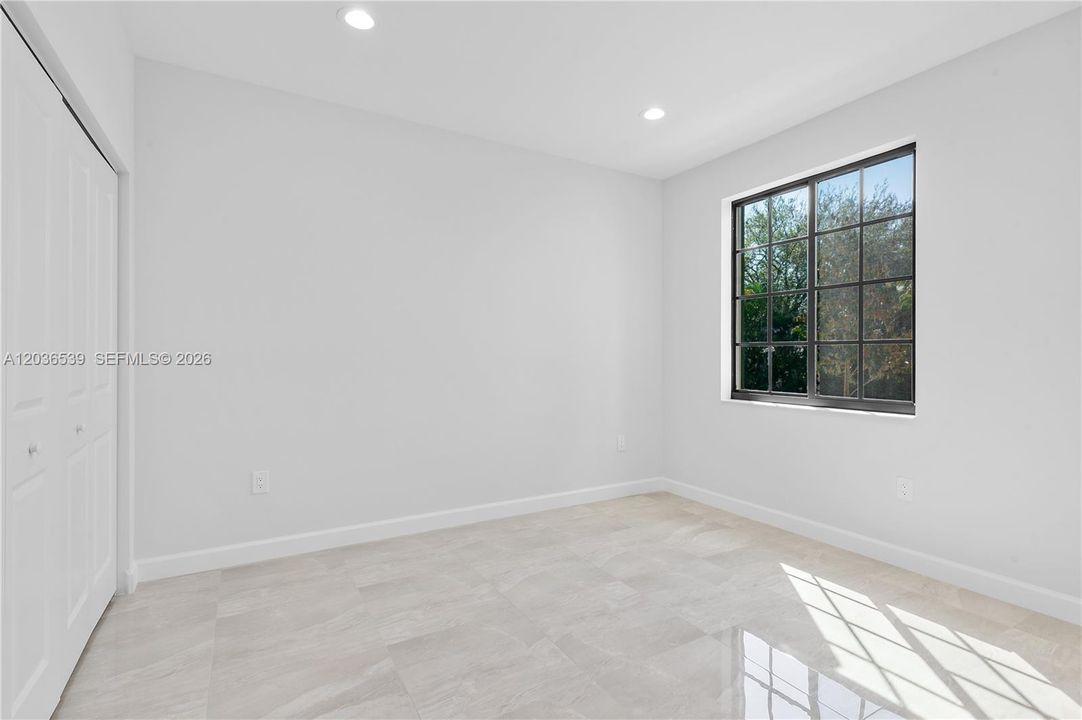 For Rent: $2,400 (2 beds, 2 baths, 1100 Square Feet)