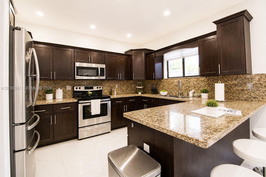 For Rent: $6,500 (6 beds, 4 baths, 2733 Square Feet)