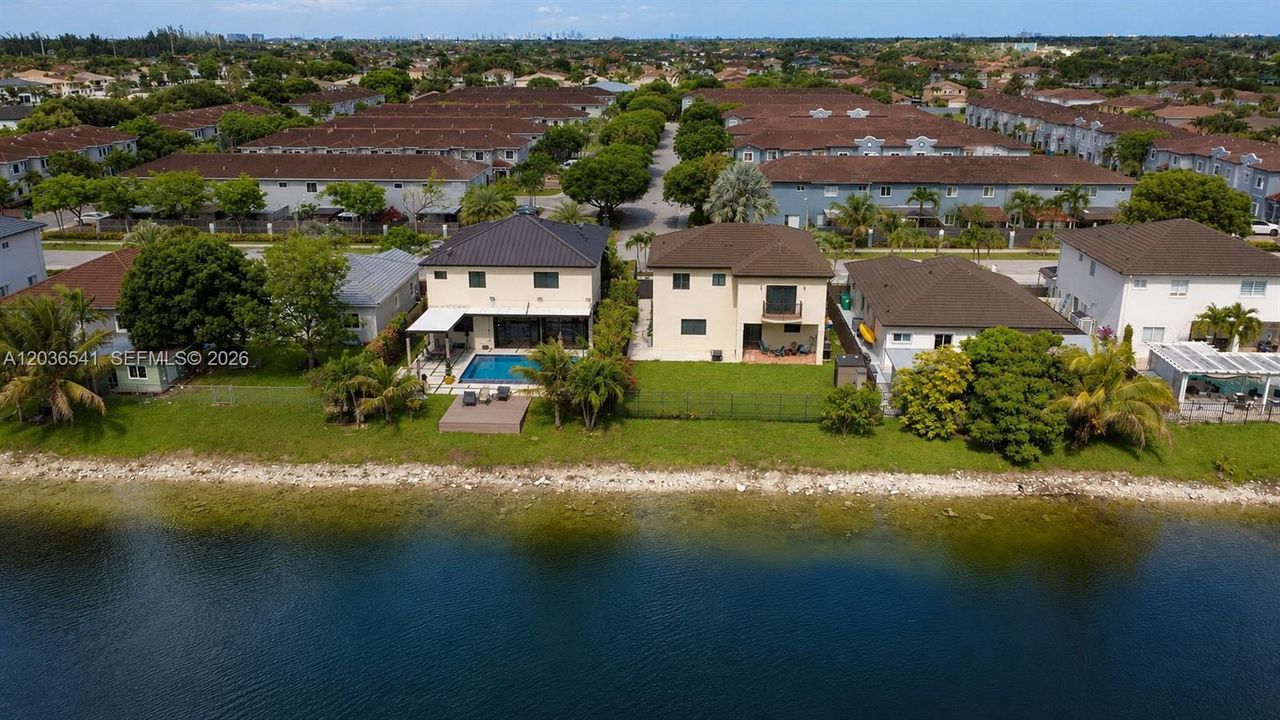 For Rent: $6,500 (6 beds, 4 baths, 2733 Square Feet)
