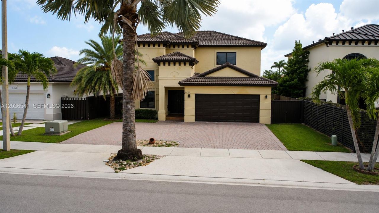 For Rent: $6,500 (6 beds, 4 baths, 2733 Square Feet)