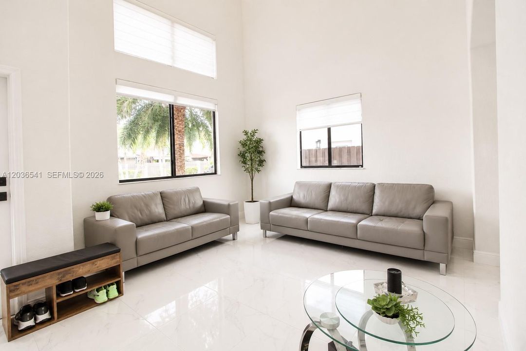 For Rent: $6,500 (6 beds, 4 baths, 2733 Square Feet)