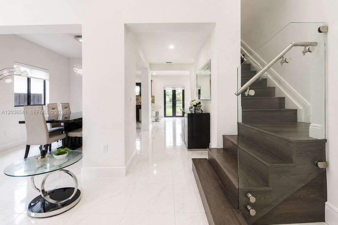 For Rent: $6,500 (6 beds, 4 baths, 2733 Square Feet)