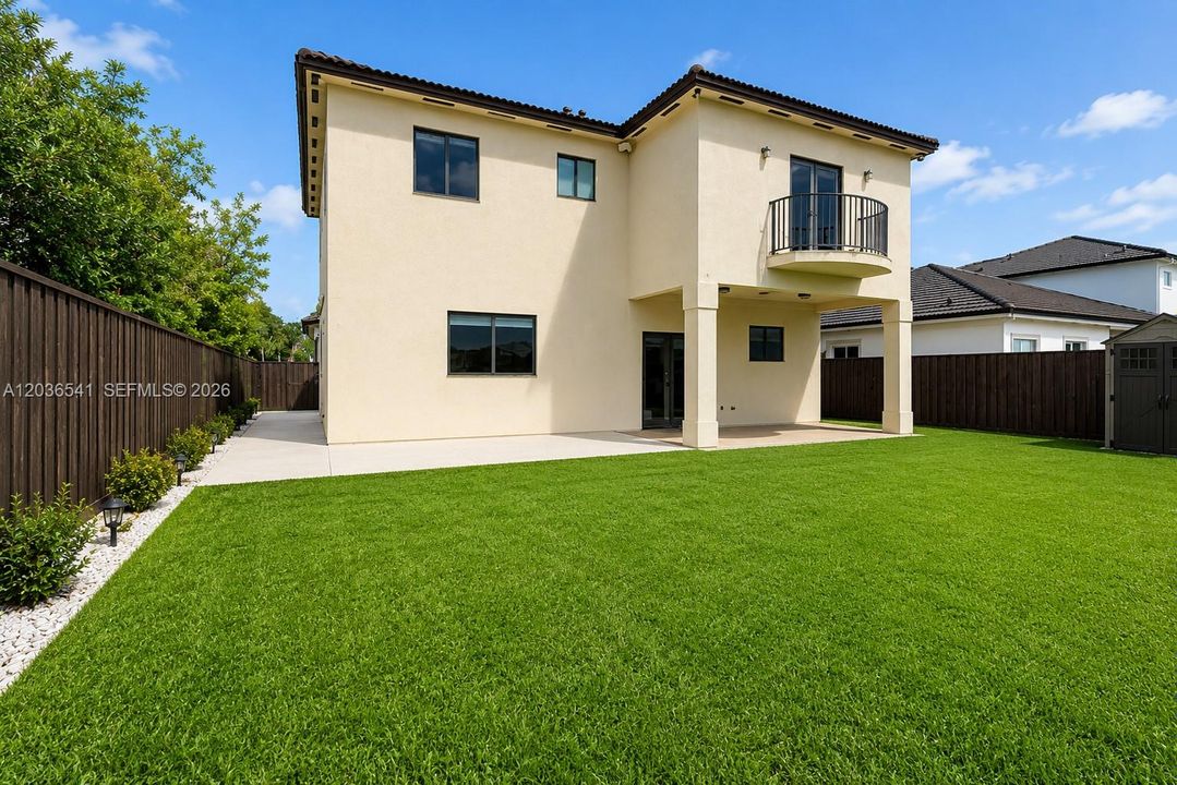 For Rent: $6,500 (6 beds, 4 baths, 2733 Square Feet)