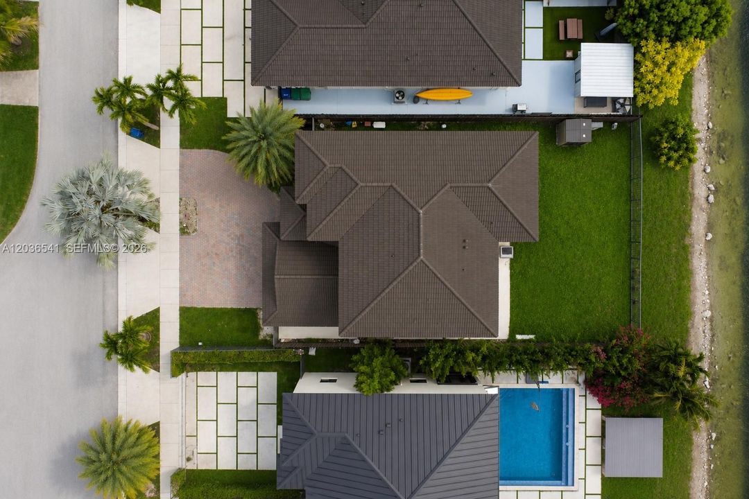 For Rent: $6,500 (6 beds, 4 baths, 2733 Square Feet)