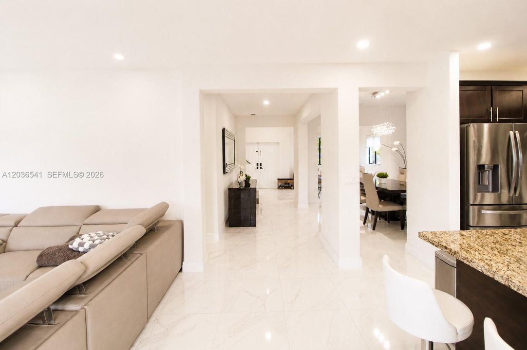 For Rent: $6,500 (6 beds, 4 baths, 2733 Square Feet)
