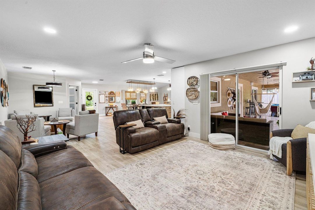 021-1473263rdCourtNorth-TheAcreage-FL-33