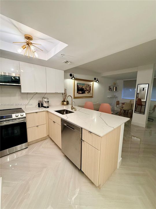 For Rent: $3,600 (1 beds, 1 baths, 610 Square Feet)