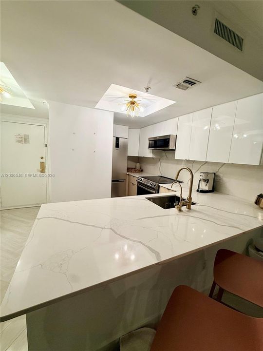 For Rent: $3,600 (1 beds, 1 baths, 610 Square Feet)