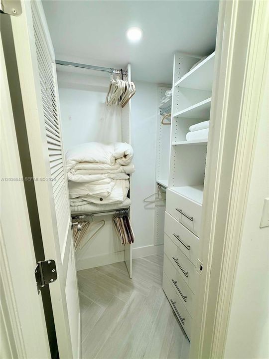 For Rent: $3,600 (1 beds, 1 baths, 610 Square Feet)