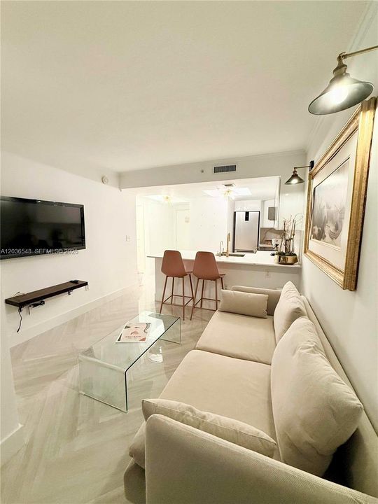 For Rent: $3,600 (1 beds, 1 baths, 610 Square Feet)