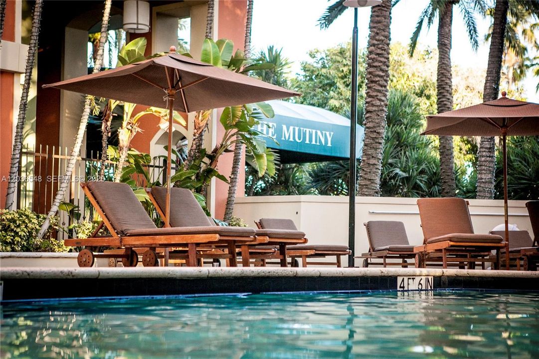 For Rent: $3,600 (1 beds, 1 baths, 610 Square Feet)