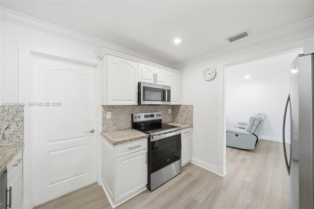 For Rent: $4,600 (4 beds, 2 baths, 1930 Square Feet)