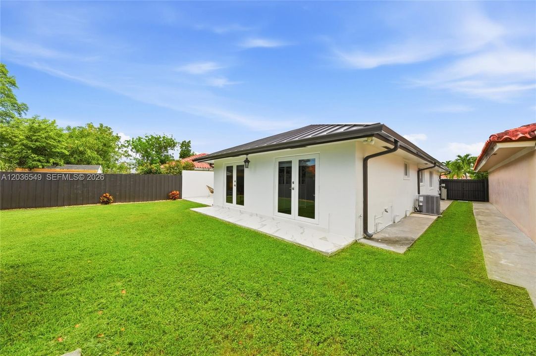 For Rent: $4,600 (4 beds, 2 baths, 1930 Square Feet)