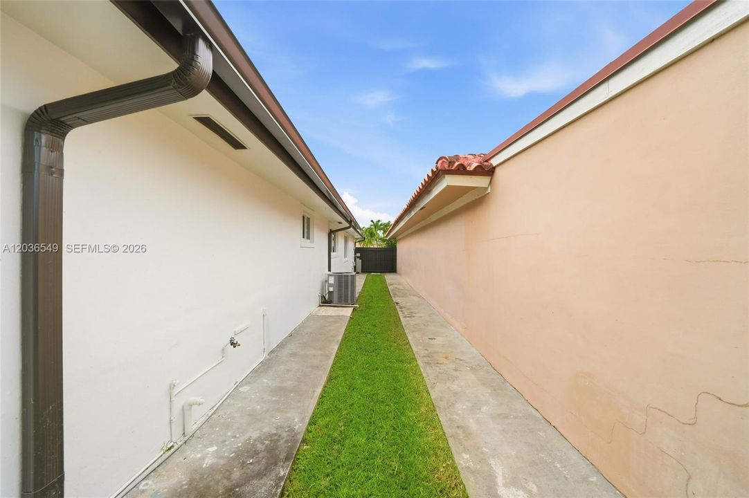 For Rent: $4,600 (4 beds, 2 baths, 1930 Square Feet)