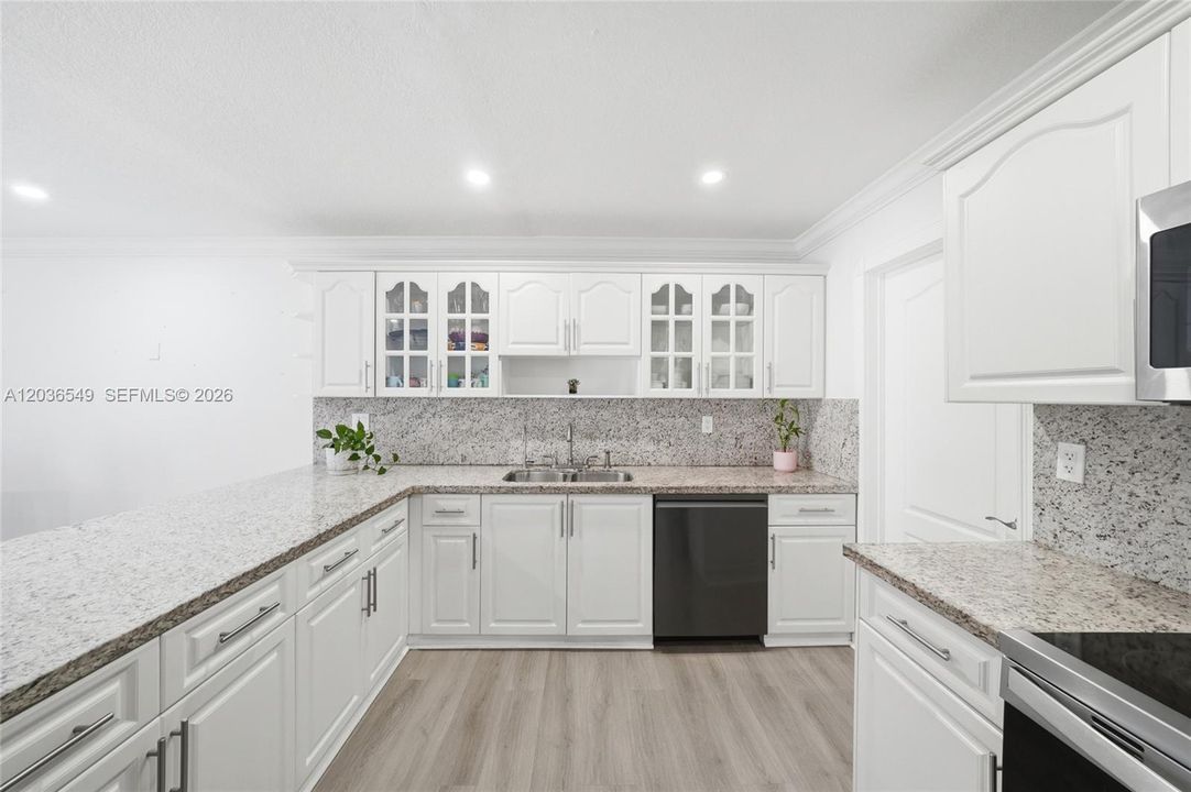 For Rent: $4,600 (4 beds, 2 baths, 1930 Square Feet)