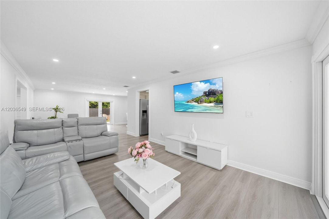 For Rent: $4,600 (4 beds, 2 baths, 1930 Square Feet)