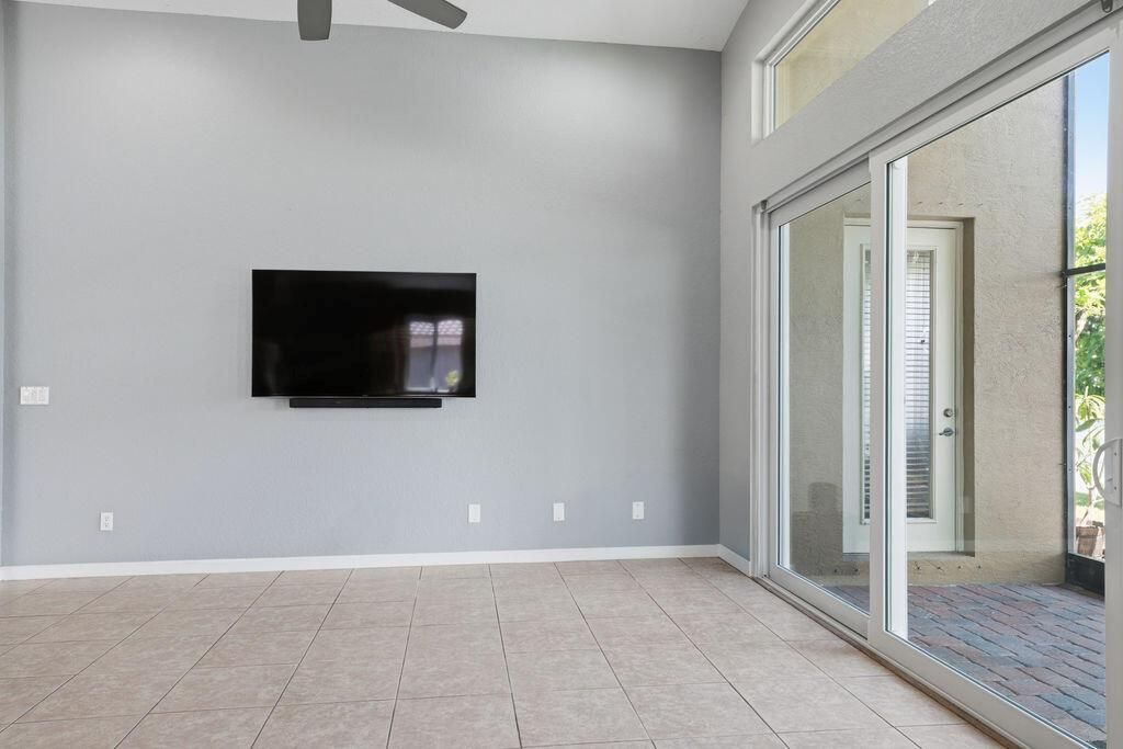 # 42 Newport Isles foto Living Room