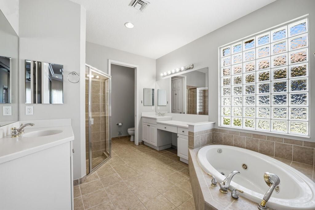 # 38 Newport Isles foto Master Bath