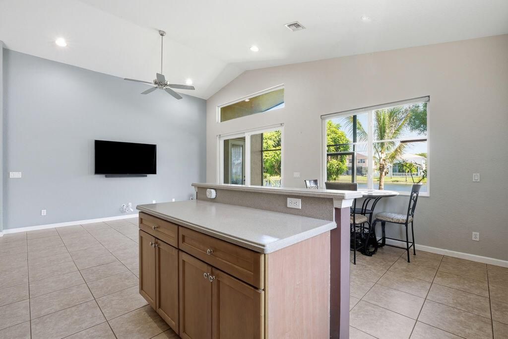 # 47 Newport Isles foto Kitchen 3