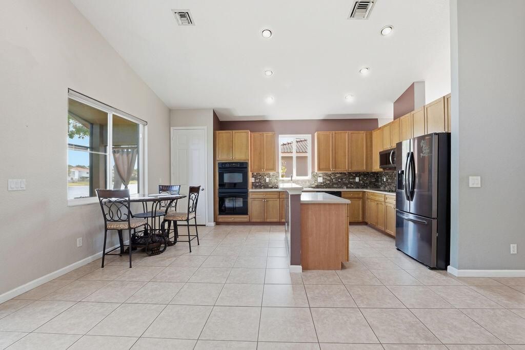 # 45 Newport Isles foto Kitchen