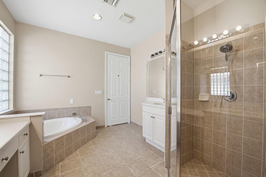 # 39 Newport Isles foto Master Bath