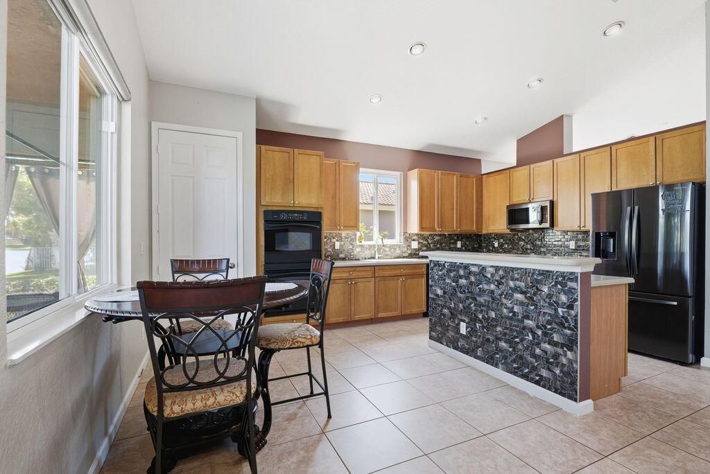 # 46 Newport Isles foto Kitchen 2
