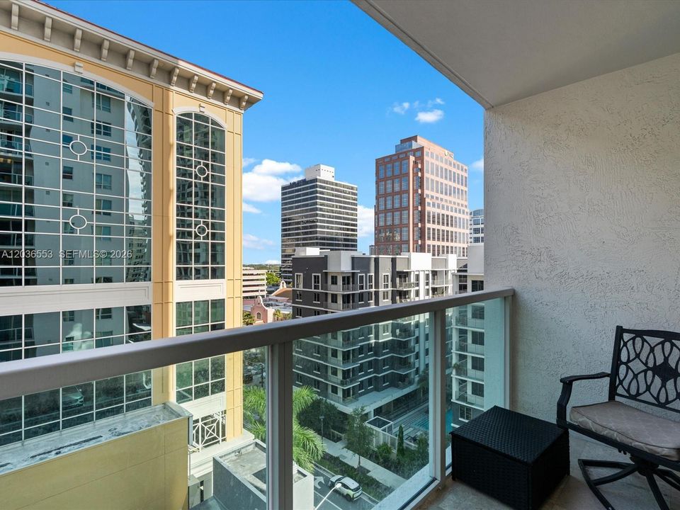 For Sale: $399,999 (1 beds, 1 baths, 847 Square Feet)