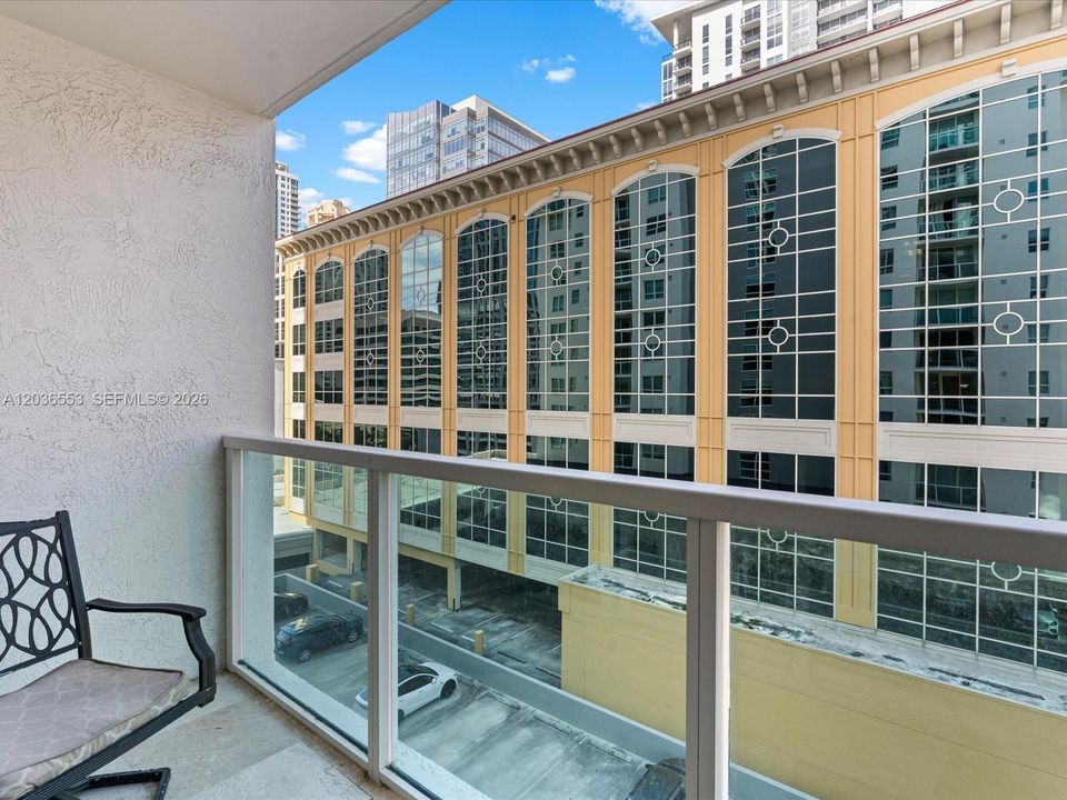 For Sale: $399,999 (1 beds, 1 baths, 847 Square Feet)